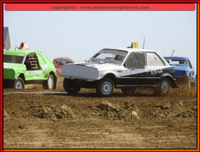 2011BEK-AX-004.JPG