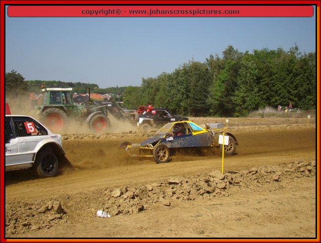 2011BEK-AX-031.JPG