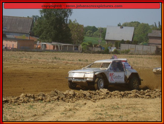2011BEK-AX-059.JPG