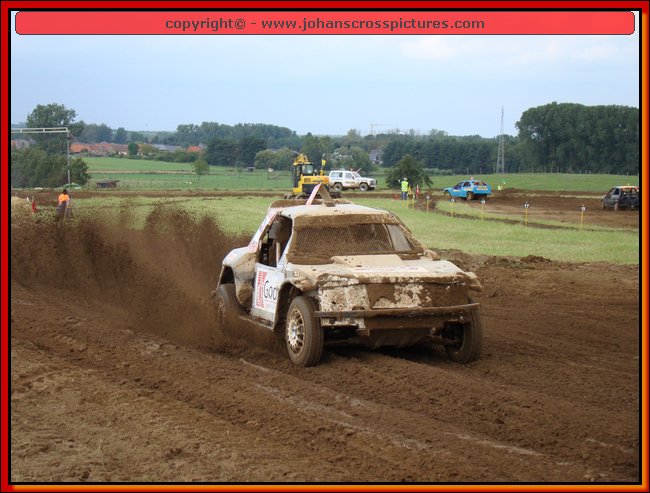 2011SCH-A-011.JPG